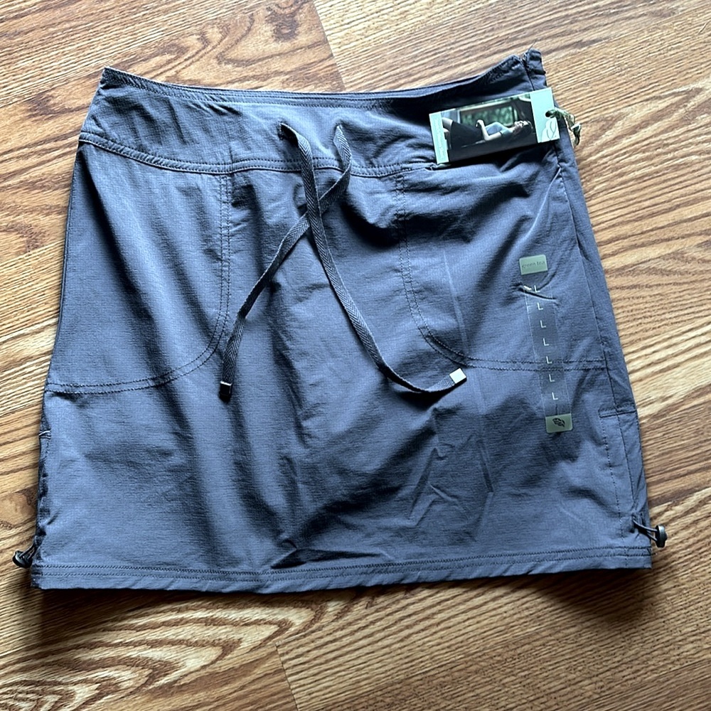 Misses Green Tea Skort Size Large NWT Grey